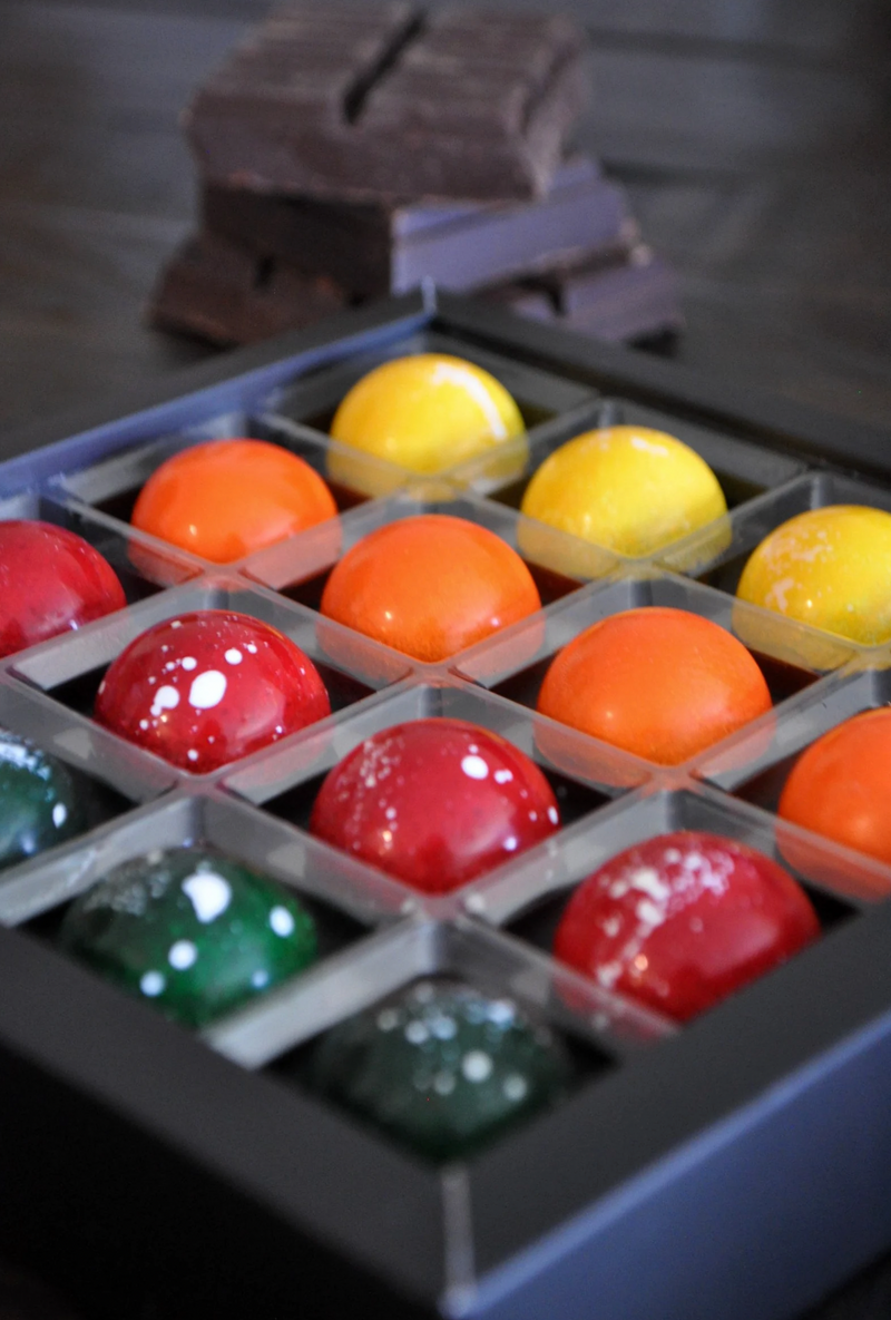 Box of 16 Hemisphere - Zam Artisan Chocolates